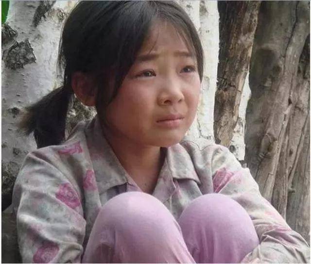 农村女孩哭的图片图片