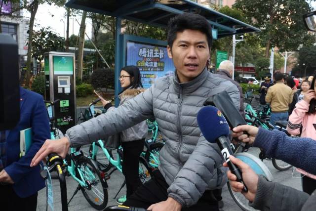 共享单车,共享文明!骑上tiffany蓝咱们拜年去!