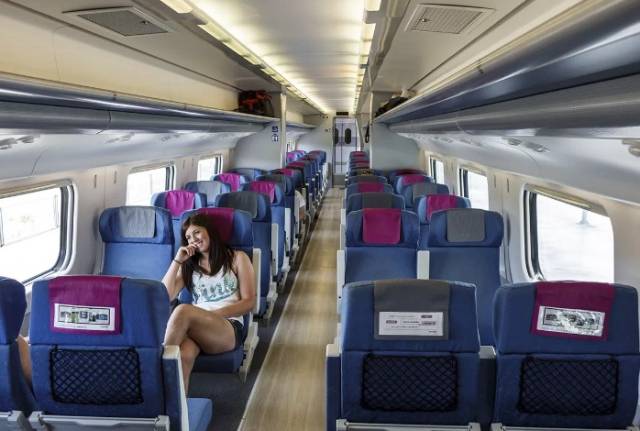 马德里-巴塞罗那高铁将推新,座位更多价格更便