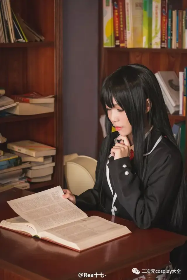 清新小气质雪之下雪乃cos,这位冰冷冷的妹纸也很温柔哦!