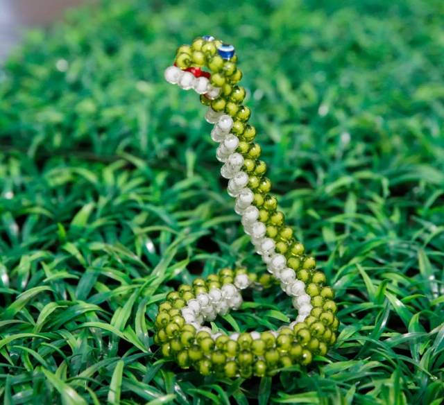 【爱申活 暖心春】松江"串珠达人"巧手串出十二生肖