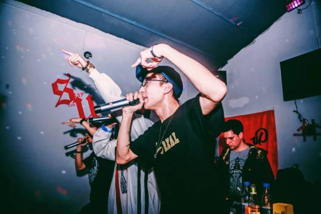 发源于佛山的街头潮流品牌带你品尝最纯正的地下hiphop派对