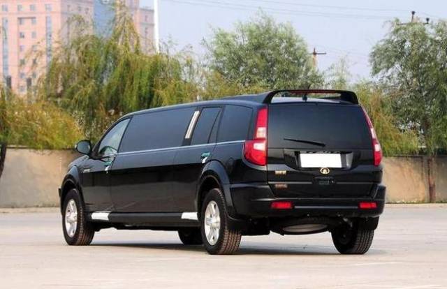 长城最贵的车!长6米7轴4米8,金色车标气宇轩昂,30万曾叫板林肯