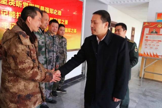 在区人武部,武警东宝消防大队,孔智勇代表区委,区政府向驻辖区广大