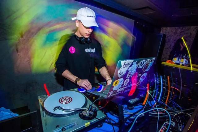 发源于佛山的街头潮流品牌带你品尝最纯正的地下hiphop派对