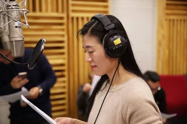 00播出 特别为大家提前送上"广播春晚"总版头以及六套频率八大主持人