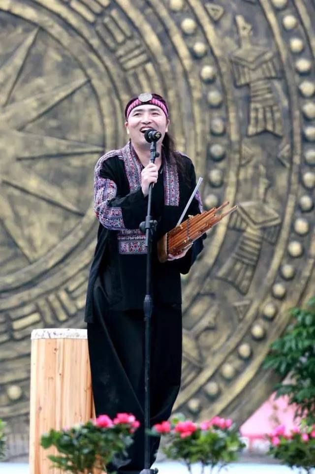 苗族歌王 :潘兴周