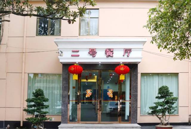 即使这么多年过去了,赣州的餐饮酒店崛起的速度飞快, 但是赣南宾馆在