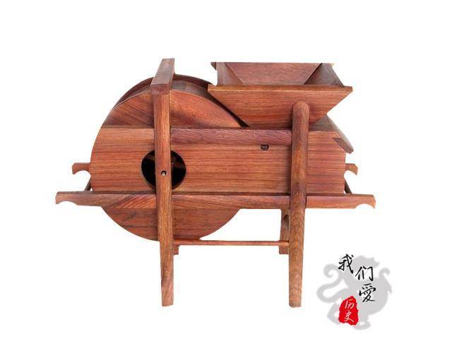 首先要说的,就是一件古代中国的农业神器:旋转式扬谷扇车.