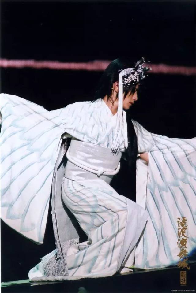 不管是舞台设计,舞台导演,还是舞台造型,女装大佬,takki说自己是