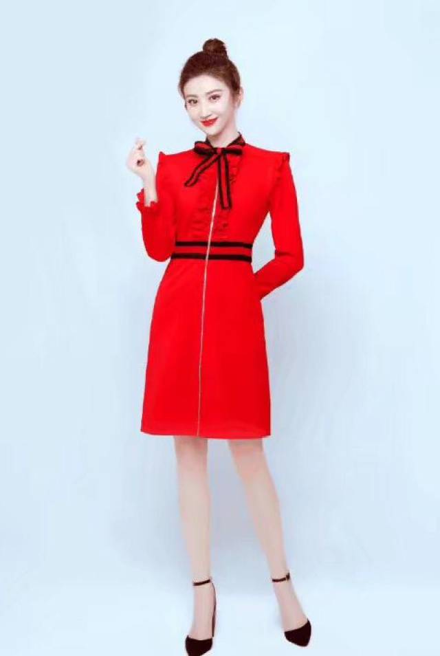 春晚三位红衣美女,景甜,江疏影还有佟丽娅!