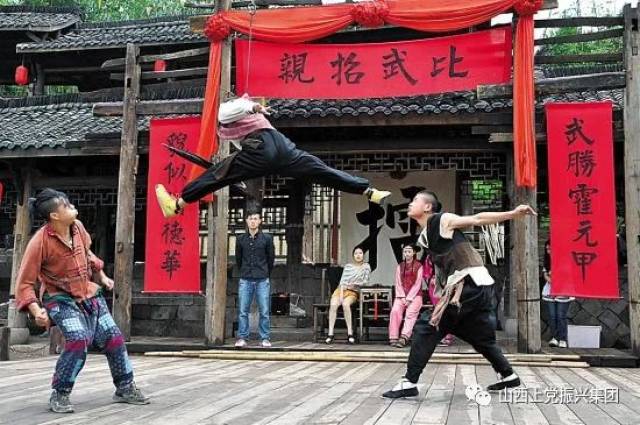 比武招亲:古代的招亲方式之一,由女方设下擂台,武功最好者获得婚约.