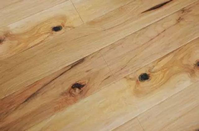 地板上的木结疤是大自然的神来之笔!别再嫌它丑了!