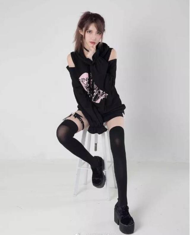 斗鱼主播在下萝莉控秀父女合照 粉丝惊呼论基