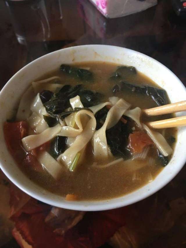 冷天吃上这么一碗汤面,胃里暖暖的,好舒服.