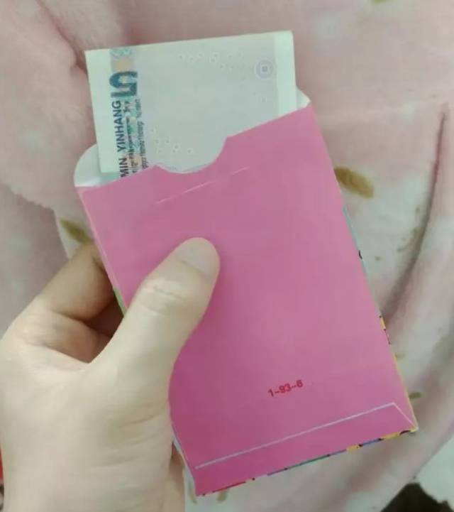 女子跟男友在广州过年后闹分手,竟因收到的红包只有20蚊!