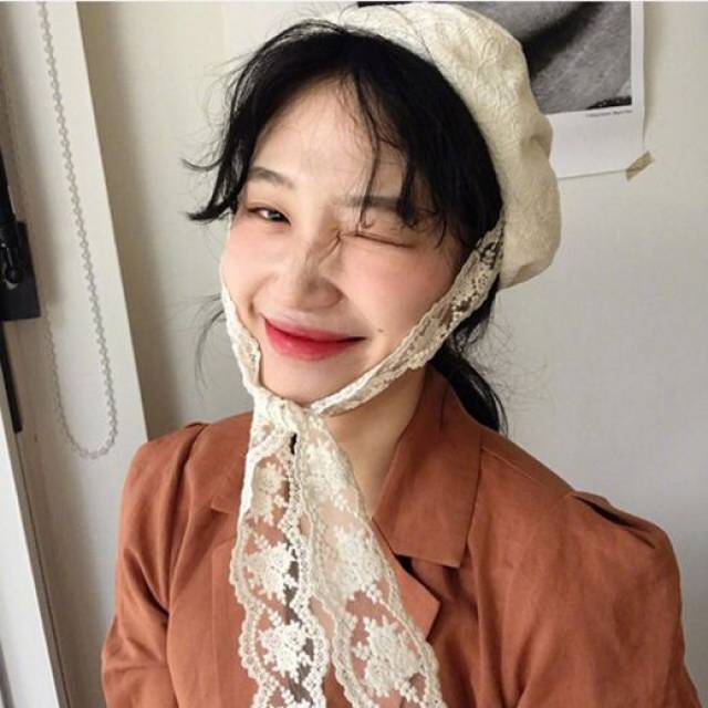 看字面意思就好啦,就是就是刘海像龙须一样,蓬松又有点卷翘.