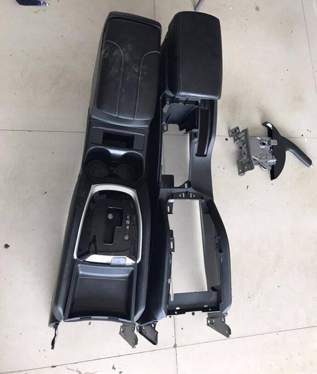 2000块陈田入手拆车件,逍客爆改奇骏中央扶手箱,犹如换了台新车
