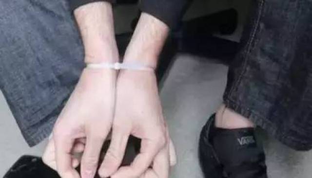 当被绑匪束缚你的双手时,这个方法能让你轻松逃脱