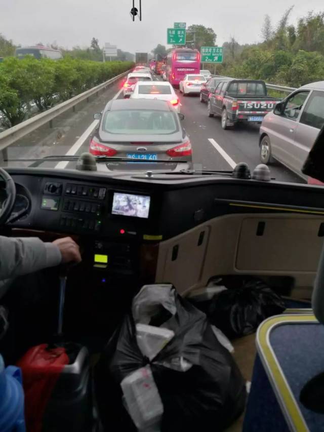 百万粤b大军回深,有人从初五堵到初六!但还有比堵车更焦虑的事