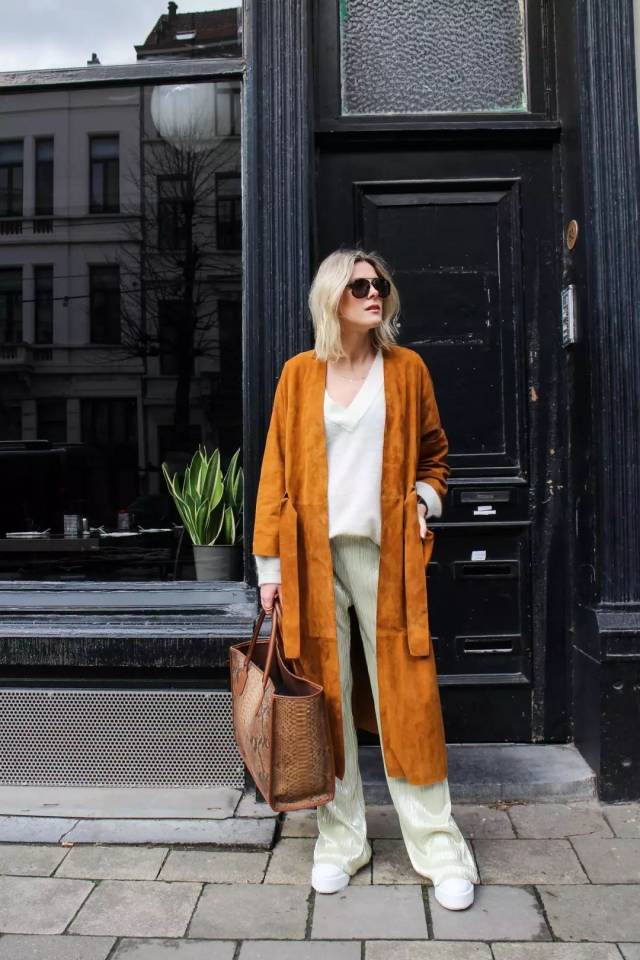 这样穿焦糖色大衣才气质爆表