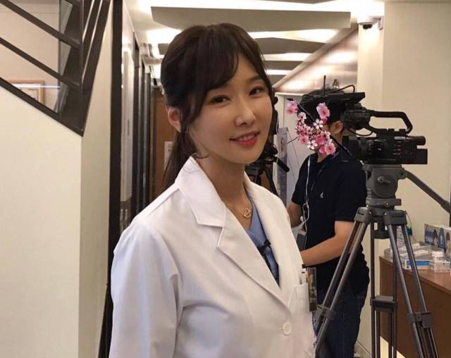 这个惊艳朋友圈的女神,竟然50岁了!