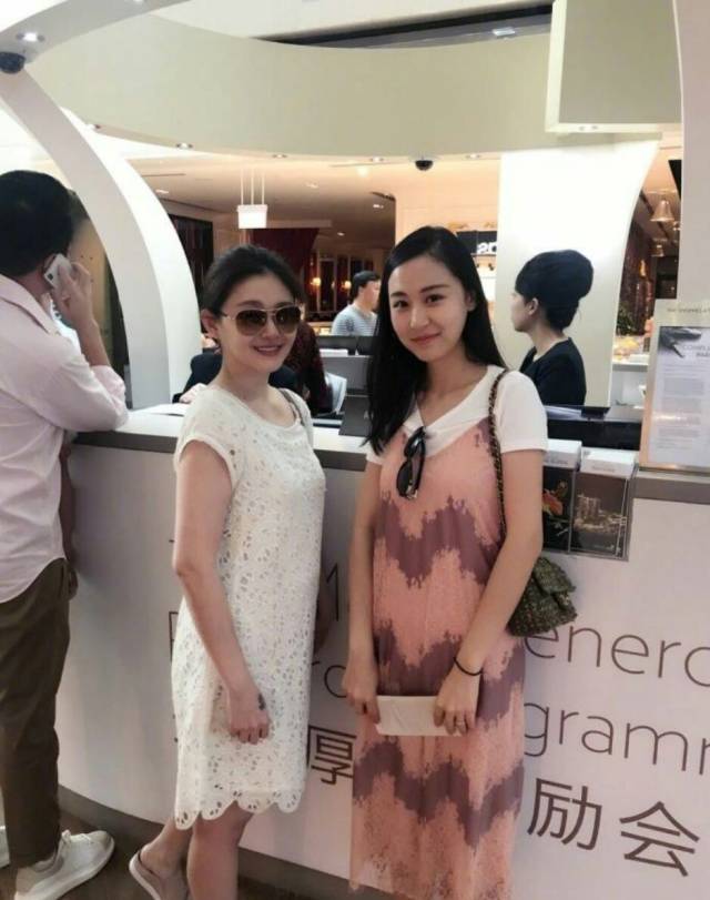 瘦身20斤后又胖了回去,大s的近照说明了两个问题.