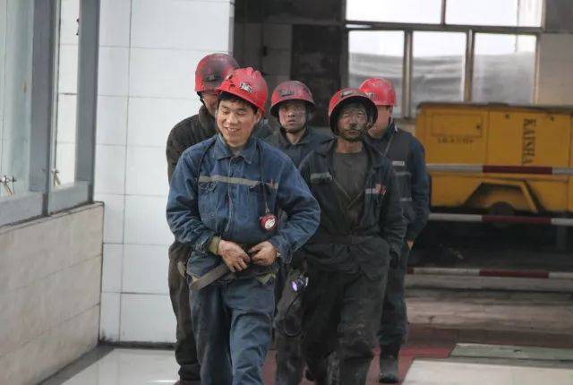 崔木煤矿为春节期间坚守在工作岗位上的职工点赞