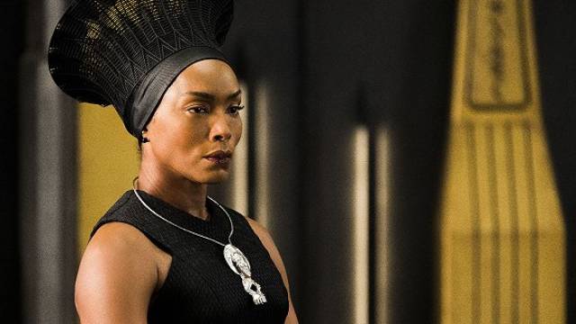安吉拉·贝塞特(angela bassett)