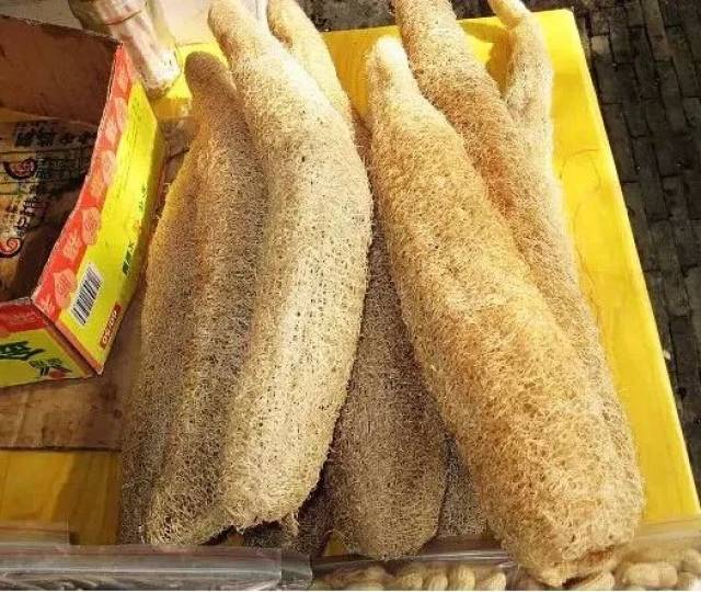 的食品,甚至是生活用具(cd君就曾被奶奶强塞过洗碗工具"丝瓜瓤")时,你