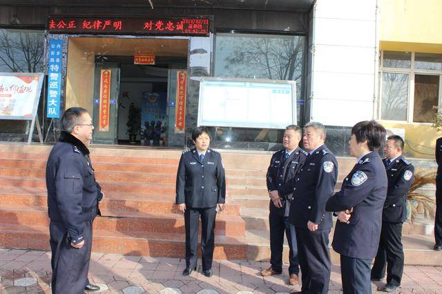 内乡县公安局领导班子成员看望慰问节日坚守岗位的民警辅警