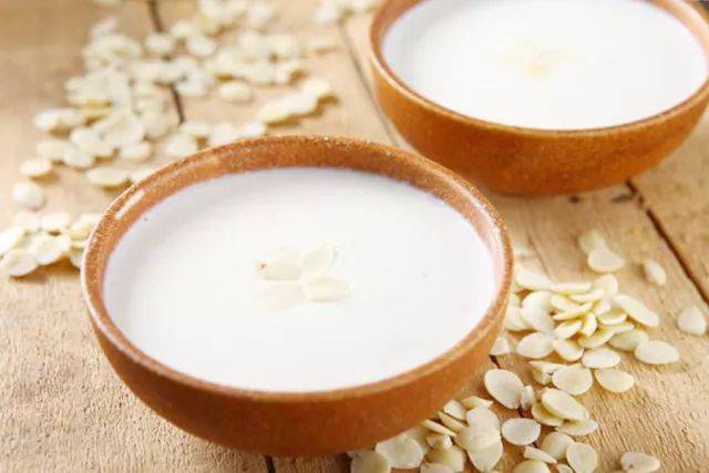 唐朝人不喜冷食,喜欢喝着热乎乎的 杏仁饧粥.