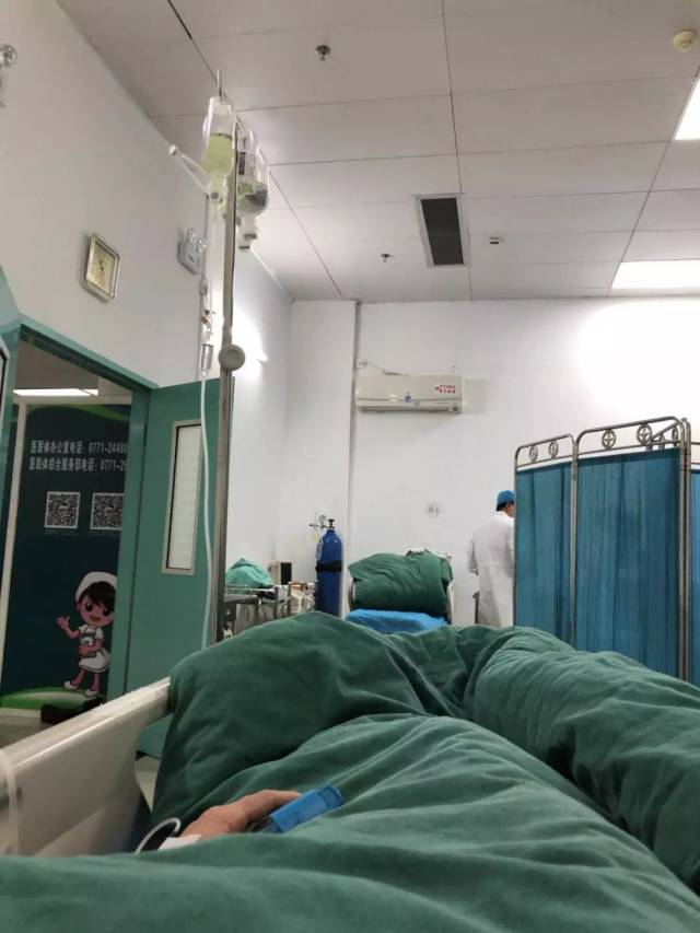 医院病床晚上的图片图片