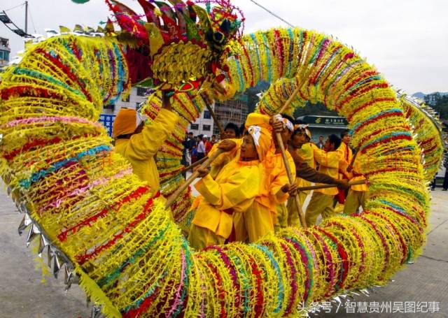 贵州:国家首批非遗石阡仡佬族毛龙,你知道有多疯狂去看看