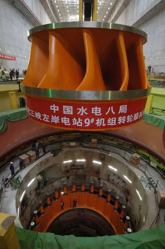 【精彩图集】来自三峡大坝发电机组:国之重器的雄奇吊装!