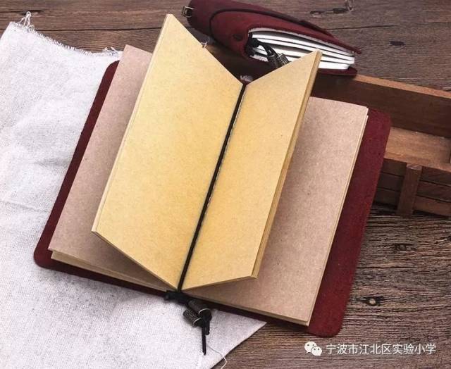 2  3  4  手账制作以年级段为单位,心灵手巧的老师们各显神通,充分