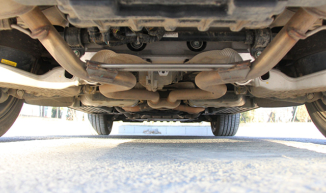 路虎揽胜运动版底盘揭秘_手机搜狐网