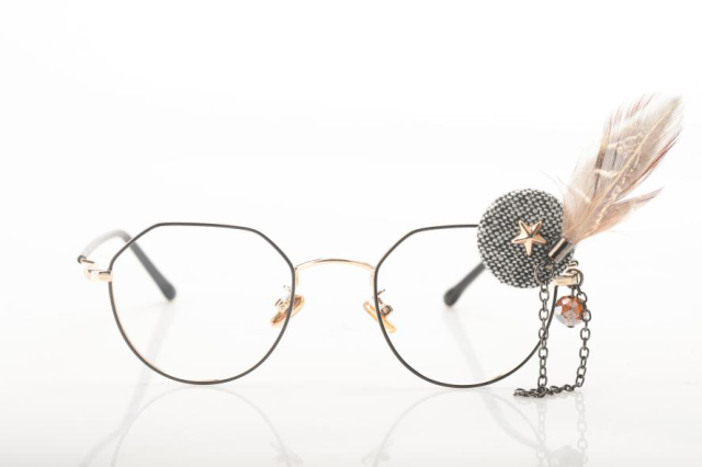 搭美出的眼镜竟然这么仙,这样的贝雷帽你敢不敢戴出街?