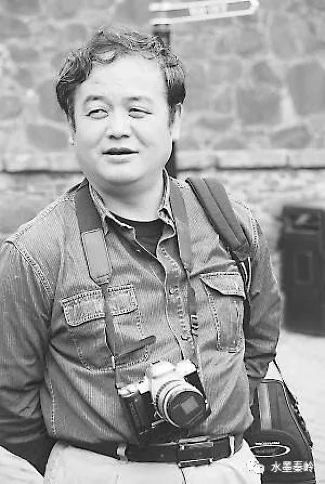 王向前  浓浓的年味还未淡去 您却走了 架上那