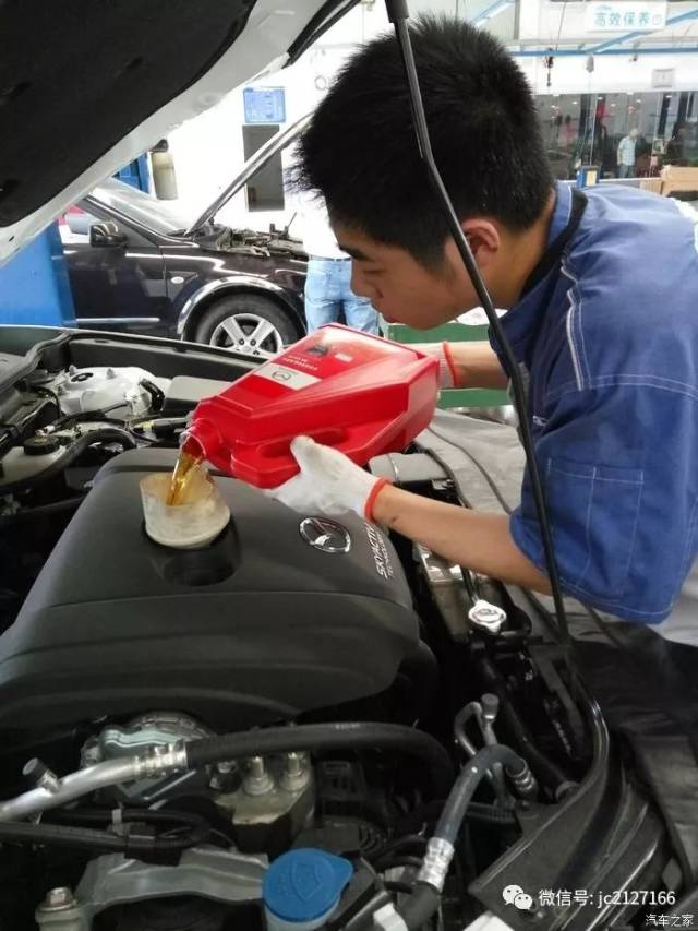 春节期间积压了大量的事故车和许多需要保养的车辆!