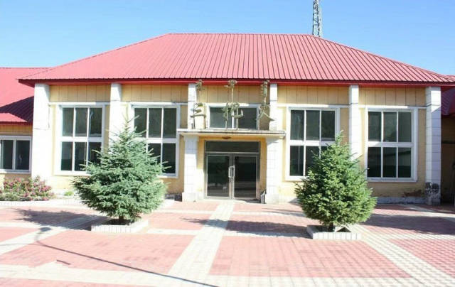 三把火站,建于1980年,是京通铁路上的车站.