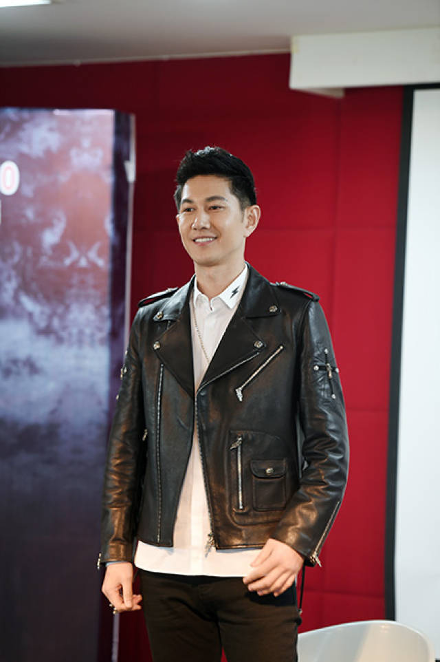 日军策反并安插了袁向辰(何明翰饰)的副官代名扬,设下毒计,将袁向辰部