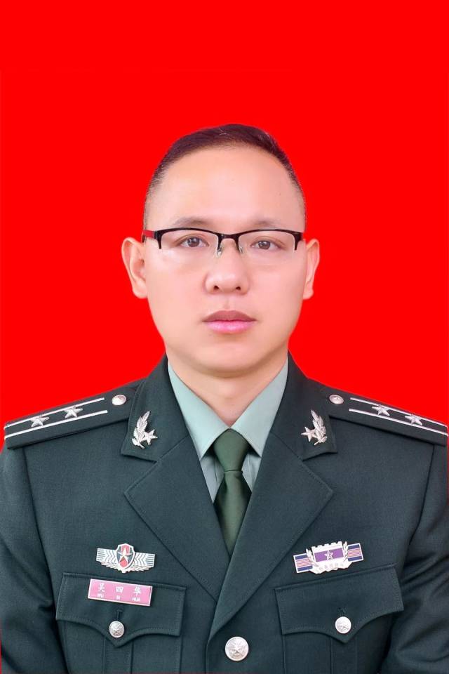 军官-吴四华祝贺华洋老兵汽车租赁有限公司董事长吴四华被授予预备役