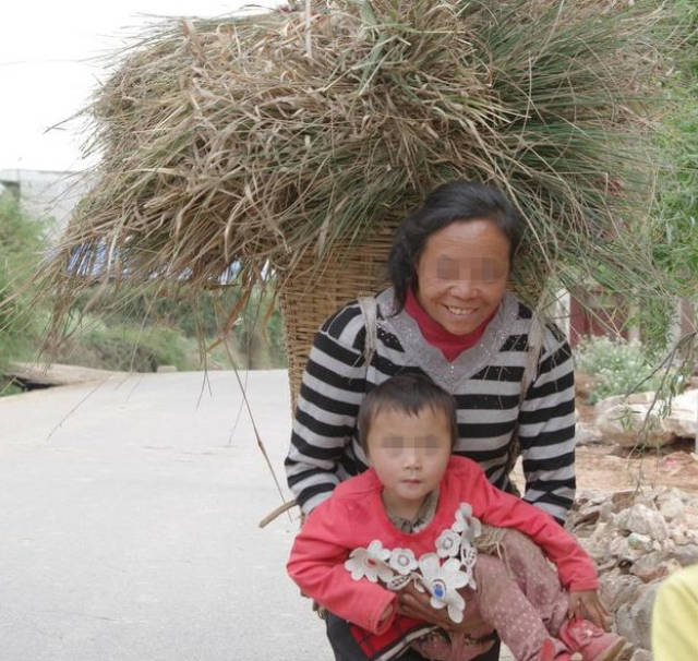 女婿经常看望瞎子岳母,岳母去世时都不知,叫她娘的早已不是女儿