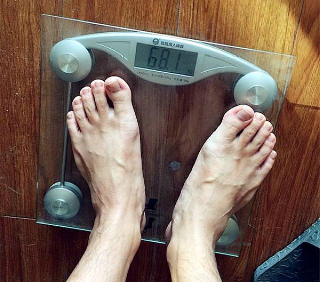 我现在的体重是 74kg 下图是我过年前的体重: