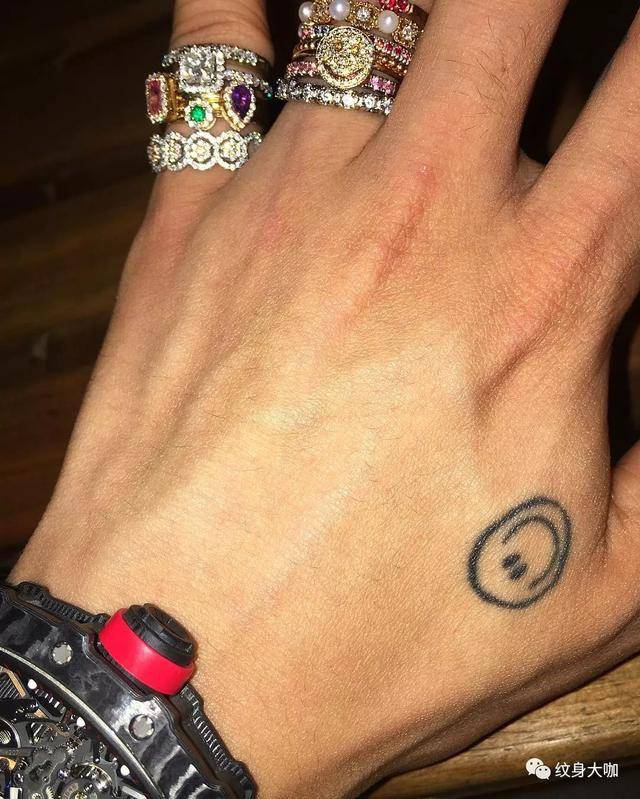 万千迷妹眼中的权志龙去服兵役了,那他的纹身怎么办?