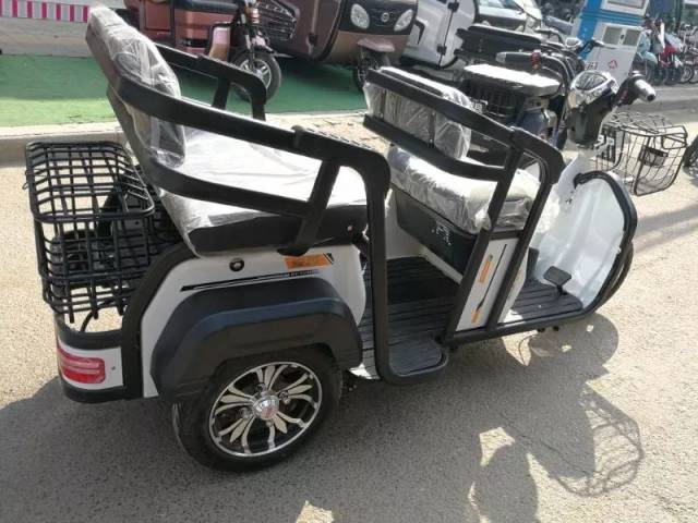 爱玛电动三轮车,美的全自动洗衣机, 鸳鸯电火锅,电热水壶一个,纪念奖