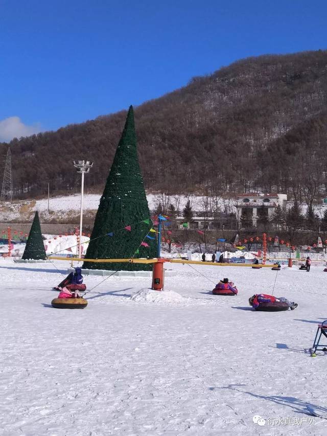 东风湖滑雪场图片