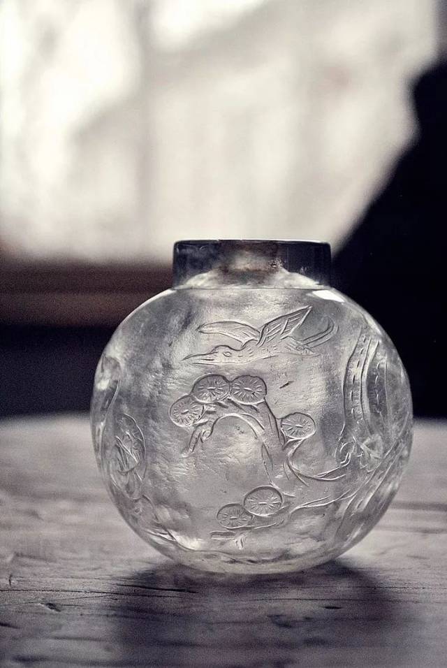 用之美| 天然白水晶浅浮雕松鹤延年纹鼻烟壶，清代/英国Stafforshire