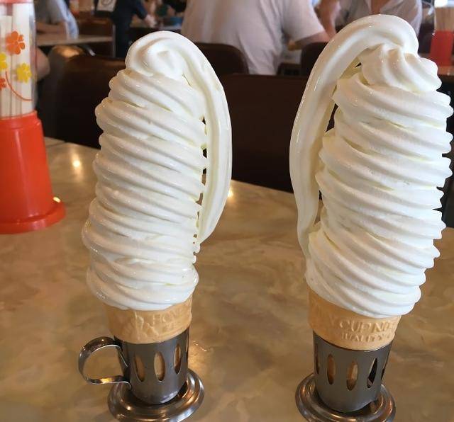 日本发售"超大号"甜筒冰淇淋!网友疑问怎么在融化前吃完!